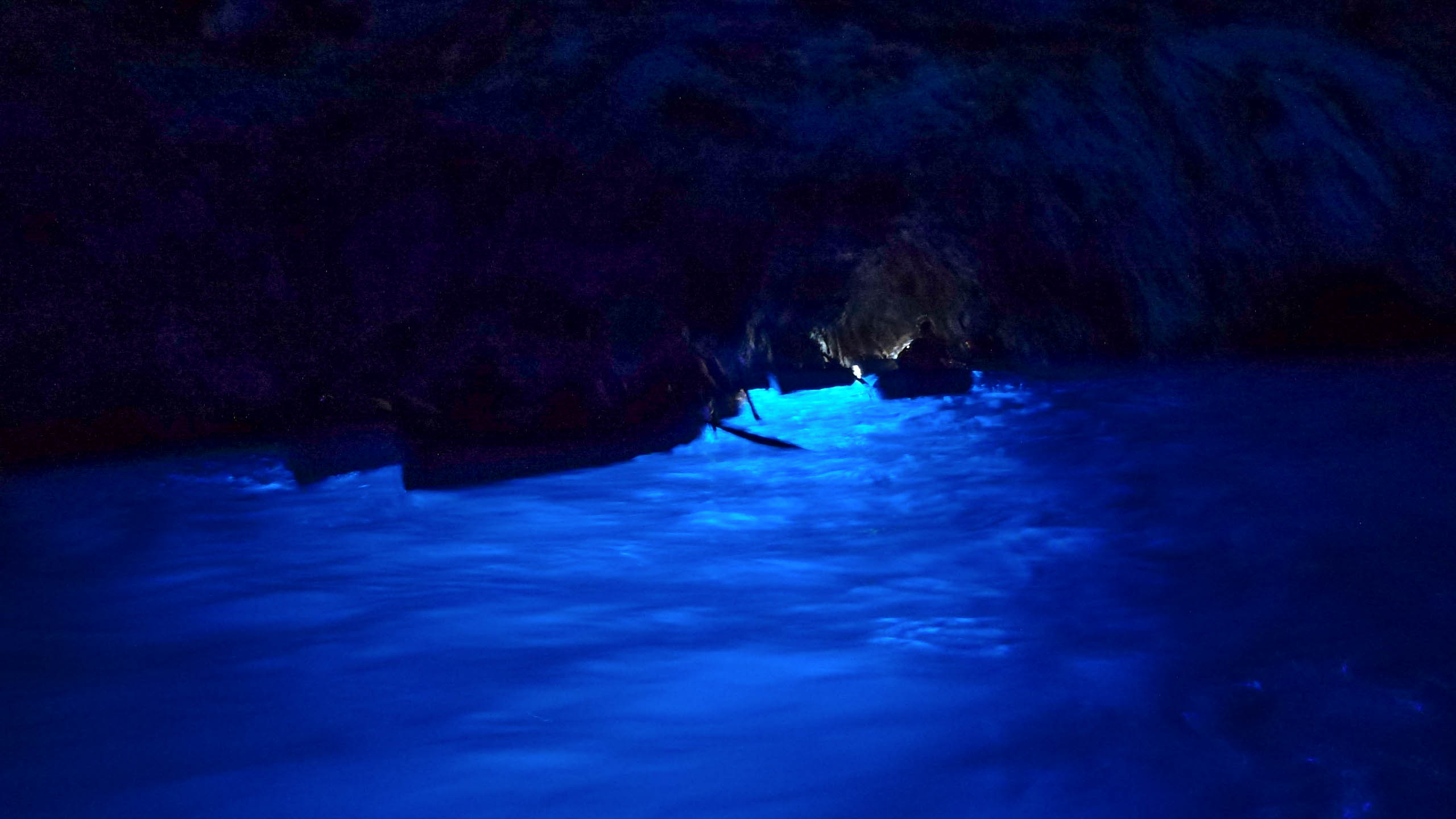 How to Avoid the Blue Grotto Lines in Capri