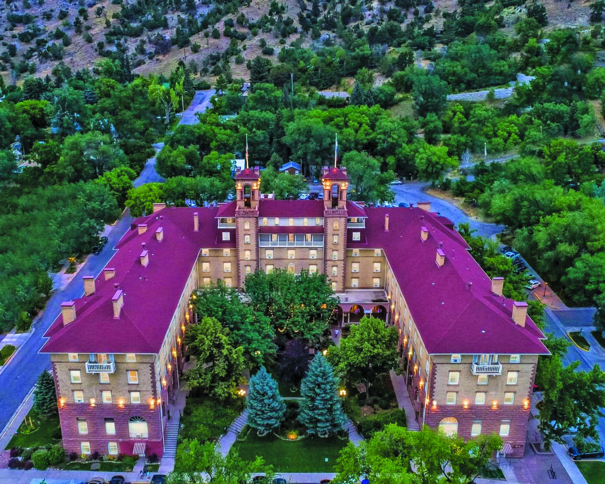 3 Haunted Hotels in Colorado (Book if You Dare)