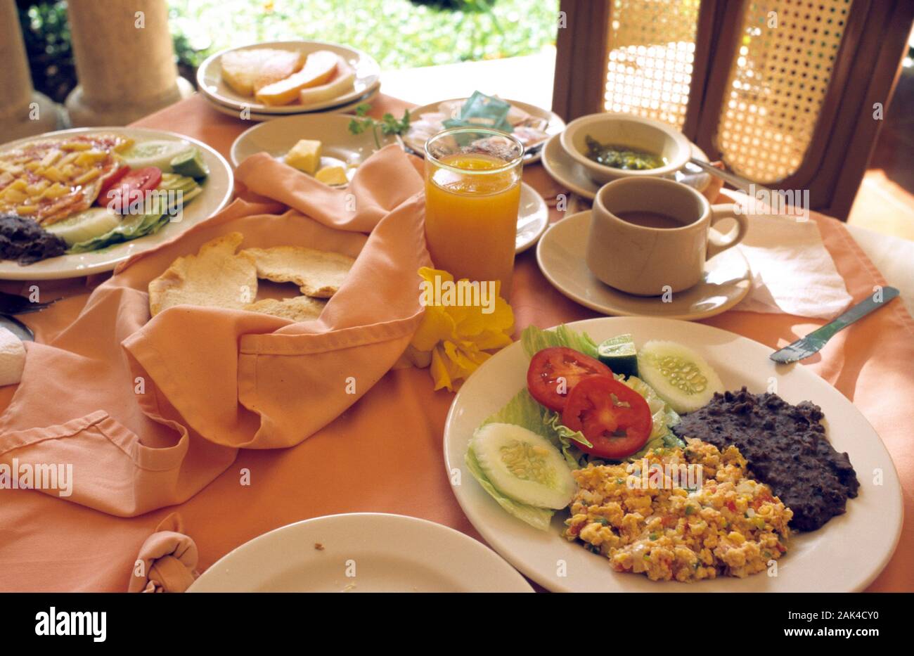 7 Breakfast Rituals in Mexico (Huevos etc.)