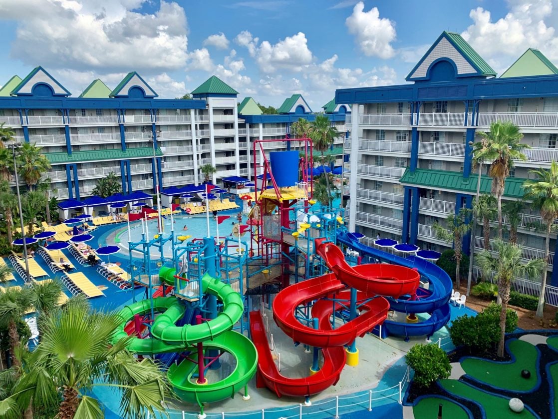 8 Budget Tips for Theme Park Vacations (Discount Tickets Off-Site Hotels)