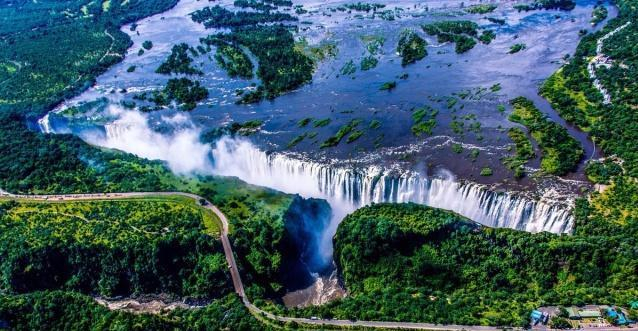 10 Luxury Train Journeys That Cross Borders (Multi-Country Expeditions)